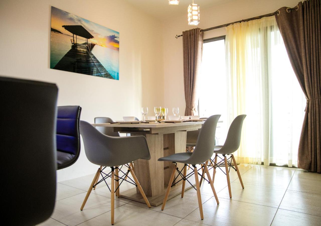 Luxury 2 Bedroom Apartment With Pool - Close To Flic-En-Flac Beach Exterior photo