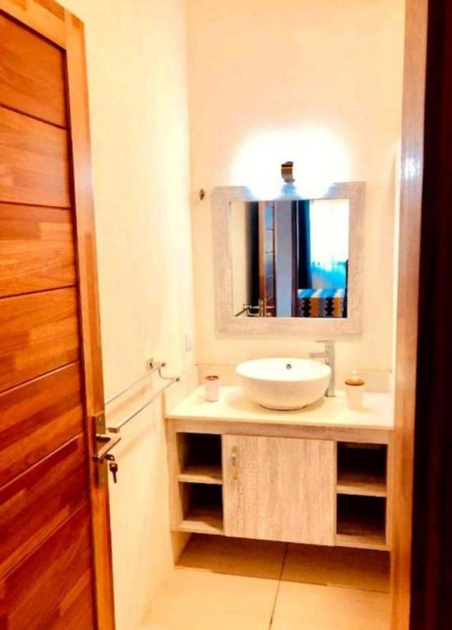 Luxury 2 Bedroom Apartment With Pool - Close To Flic-En-Flac Beach Exterior photo